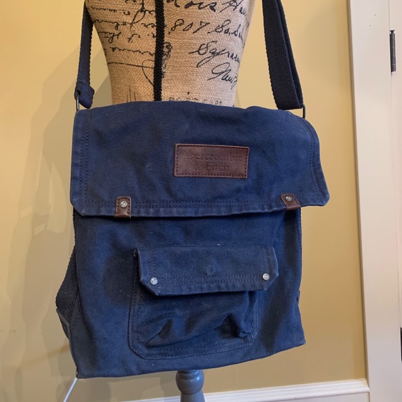 Abercrombie & Fitch Handbags - Abercrombie & Fitch Canvas Messenger Crossbody bag